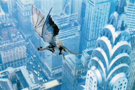  Q: The Winged Serpent! A Mystical Adventure Set Beneath the Neon-Lit Streets of New York City!